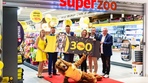 Happy about the opening of the 300th location (from left): Sean-Jason Valta (Senior Leasing Manager Retail, Immofinanz), Dušan Plaček (Owner Plaček Group), Veronika Bártová (CEO Superzoo, Czech Republic), Tomáš Radosa (Expansion Manager Plaček Group) and Patrik Medlík (Retail Expert Plaček Group).