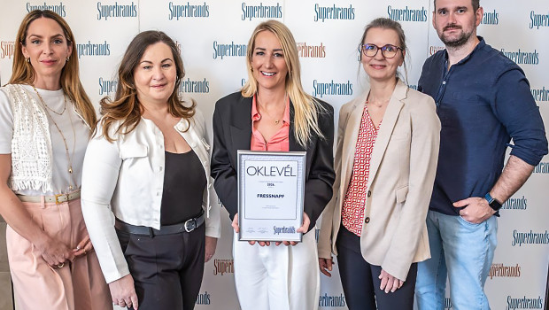 The Fressnapf team celebrates the Superbrands award. The Fressnapf team celebrates the Superbrands award.