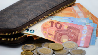 Inflation rate falls slightly in euro zone