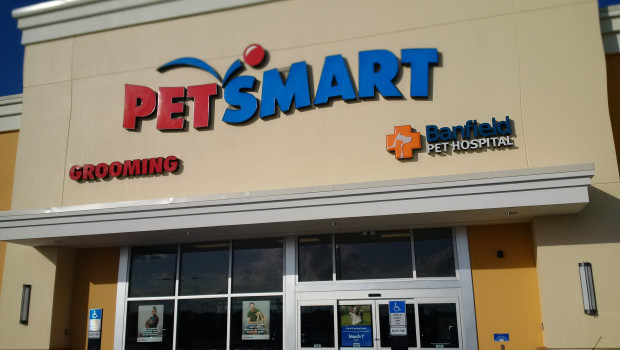 PetSmart currently operates 1 466 stores in the U.S., Canada, Puerto Rico and 203 in-store PetSmart PetsHotel dog and cat boarding facilities.