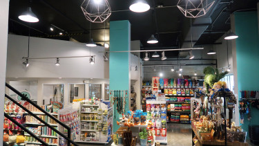 Pet shop with heart and mind