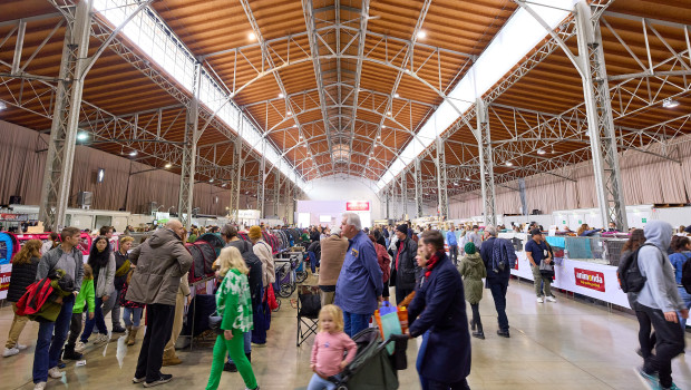 The organiser of the Vienna Pet Fair reported an attendance in excess of 14 000, with visitors showing great interest in buying.