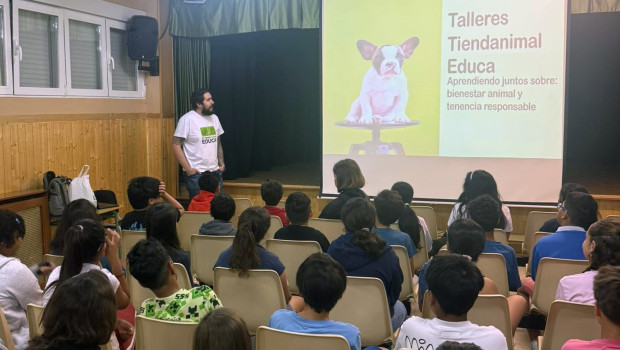 Tiendanimal Educa 2.0 workshops aim to promote responsible pet ownership and animal welfare among primary school children. Tiendanimal Educa 2.0 workshops aim to promote responsible pet ownership and animal welfare among primary school children.
