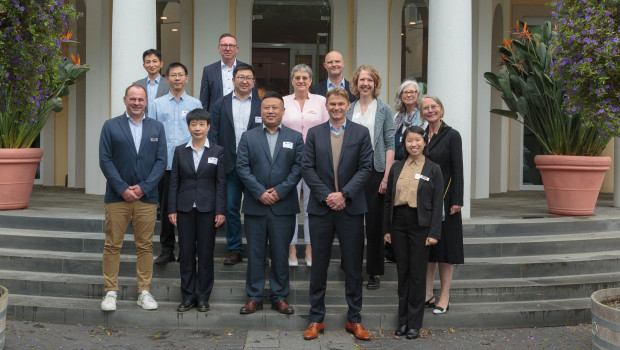 Representatives of the Chinese company Pet Ideal have agreed with representatives of Saturn Petcare and Animonda to strengthen their joint cooperation. In the picture, among others: Marco Lubberich, Managing Director of Animonda (front left), Christian Schröder, Member of the Board of Heristo (front, 2nd from right), and An Zhongping, CEO of Pet Ideal (front centre).