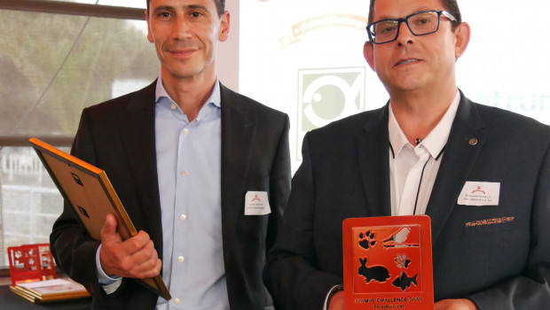 Rodolphe Ruelle (right), export sales manager at JBL, was presented with the award at a big evening function in Paris.