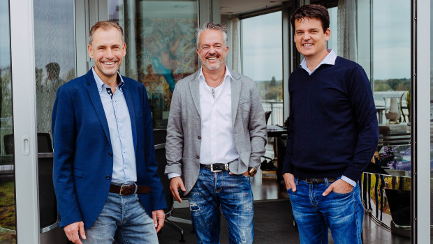 Delighted with the record half-year (from left): managing director Dr Hans-Jörg Gidlewitz, company owner Torsten Toeller and managing director Dr Johannes Steegmann.