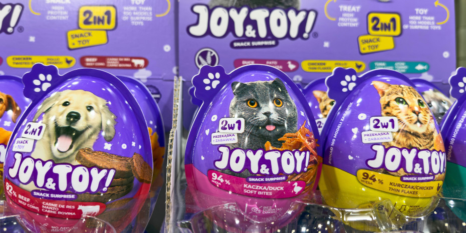 Snack and toy in one – one of many innovative products shown at the Zoomark in Bologna.