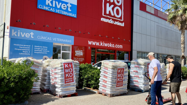 20 000 kilos of dog and cat food have been donated by Kiwoko to Ukraine.