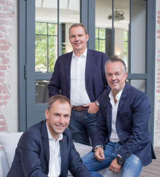 Alfred Glander (middle) will head the management team (CEO), while Hans-Jörg Gidlewitz (left) will continue to be responsible for finance, IT and HR in his capacity as CFO. Torsten Toeller (right) will stay on as chairman of the board of directors.