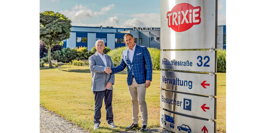 Bonnik Hansen (left) is handing over his business to Niko Lahanas of Central Garden & Pet.