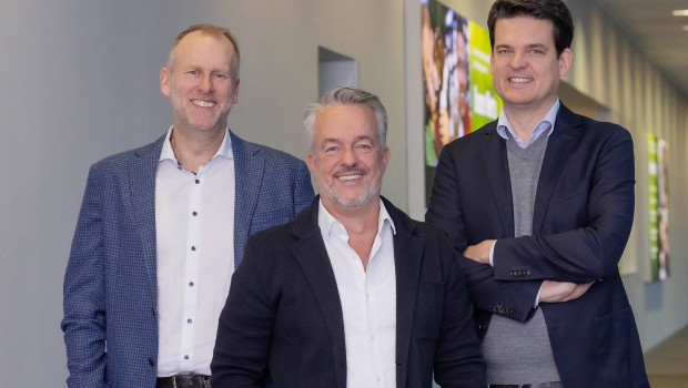 Happy about the merger with Arcaplanet in Italy (from left): Christian Kümmel (Fressnapf managing director), Torsten Toeller (company founder and owner), Dr Johannes Steegmann (Fressnapf managing director).