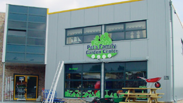 An ambitious target: 60 stores by 2005