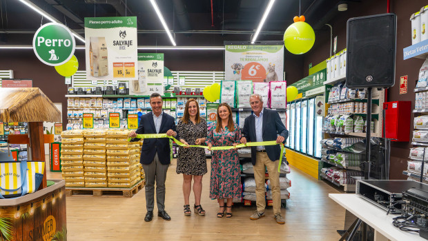 Tiendanimal reopened and expanded ist pet store in Vialia shopping center in Vigo. Tiendanimal reopened and expanded ist pet store in Vialia shopping center in Vigo.