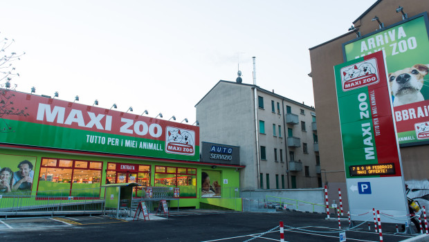 Due to the merger with Arcaplanet, Maxi Zoo Italia was instructed by the Italian cartel office to give up 34 of its stores.
