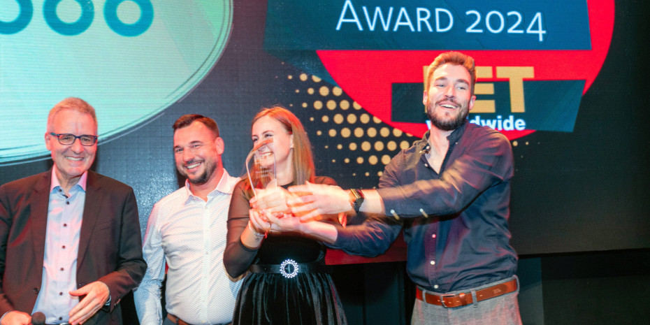 This is what the 2024 winners looked like in Brussels: Fiboo was the winner of the PET worldwide Best Newcomer Awards. This is what the 2024 winners looked like in Brussels: Fiboo was the winner of the PET worldwide Best Newcomer Awards.