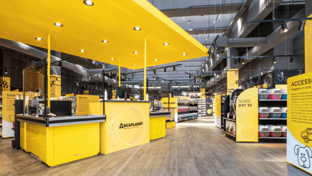 The world of e-commerce is revolutionising various industries, and the pet industry is no exception. Pictured: A brick-and-mortar store belonging to Arcaplanet in Reggio Calabria.