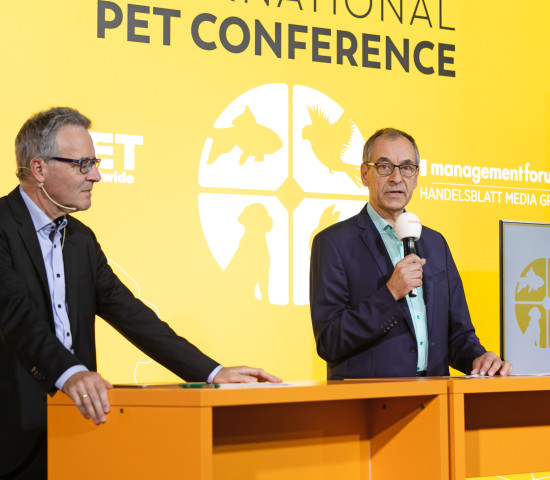 Marc Dähne, managing director of Dähne Verlag (right), moderator Ralf Majer-Abele