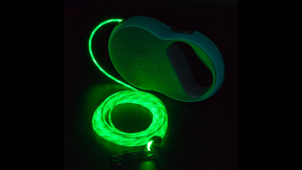 Qimmiq’s patent-pending technology allows the entire leash to light up at the push of a button.
