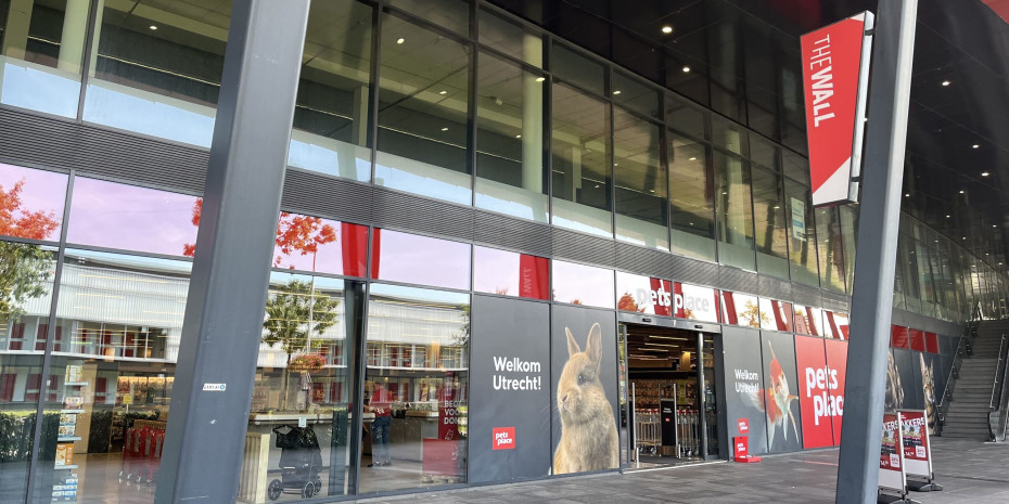 Pets Place operates high-street shops exclusively in the Netherlands. Through its online shop, Pets Place operates in both the Netherlands and Belgium.