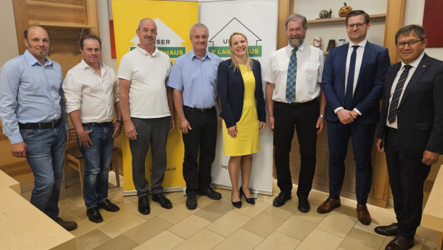 From left: Gerhard Zimmermann, Supervisory Board Chairman Hermann Muhm, Michael Niedermayer, Heinrich Fischer, Mira Hansy, Johann Hendler, Michael Pany, Managing Director Leopold Scheibböck.
