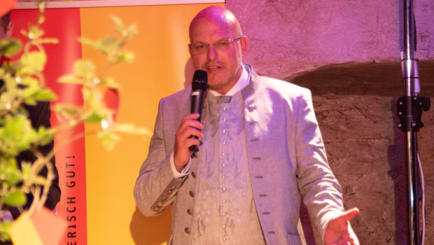 Norbert Steinwidder, seen here at the tenth anniversary celebration in 2019, significantly influenced the development of Das Futterhaus in Austria.
