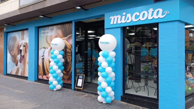 The company operates around 50 locations and also an online shop. Photo: Facebook.com/miscota.es