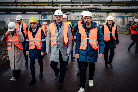 MicroHarvest COO Jonathan Roberz with Minister-President of Saxony-Anhalt Sven Schulze and other officials.