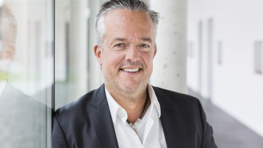 Full steam ahead to cross-channel retailer