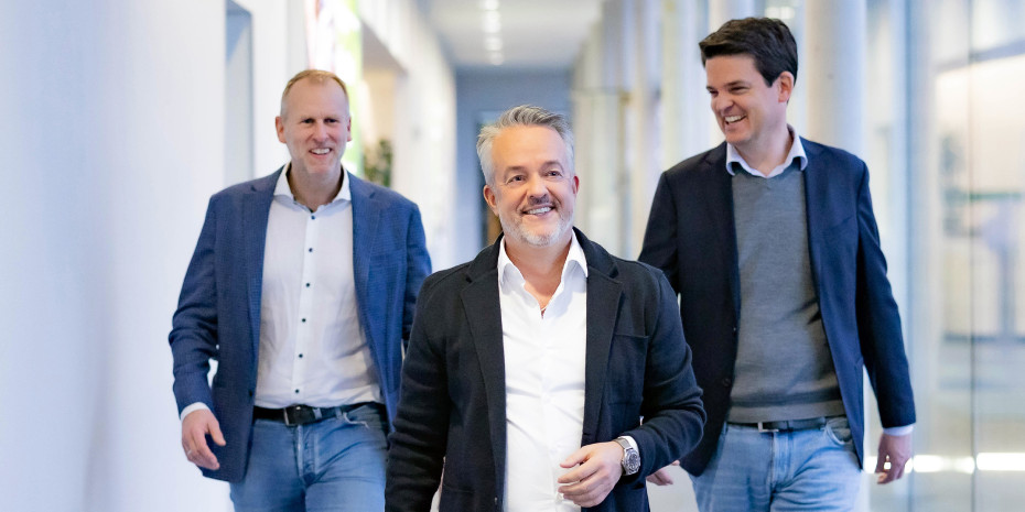 Fressnapf was one of the big winners in 2023, racing from one success to the next. In the picture: the two managing directors Christian Kümmel (left) and Dr Johannes Steegmann (right) with founder and proprietor Torsten Toeller. 