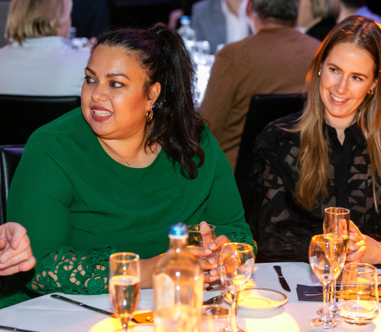 After the award ceremony, there was time for good conversation. After the award ceremony, there was time for good conversation.