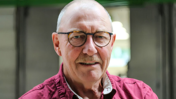The first recipient of the Grand Research Prize is Professor Henrik Elvang Jensen.