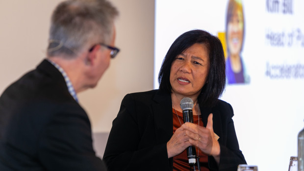 Kim Bill, Head of Purina Accelerator Lab, in conversation with PET-worldwide editor-in-chief Ralf Majer-Abele at the International Pet Conference 2024.