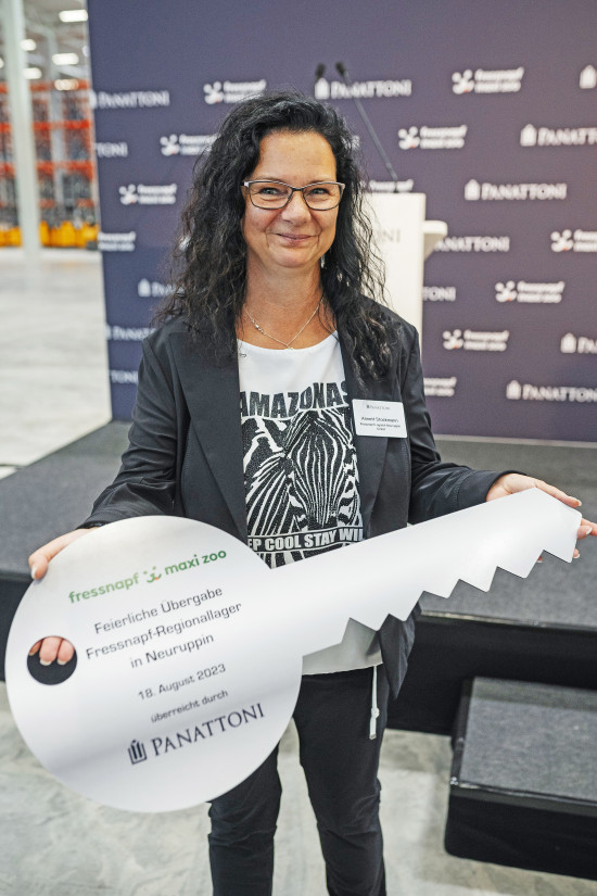 Fressnapf’s occupation of the new building was marked by the handover of the symbolic key to site manager Annett Stockmann.