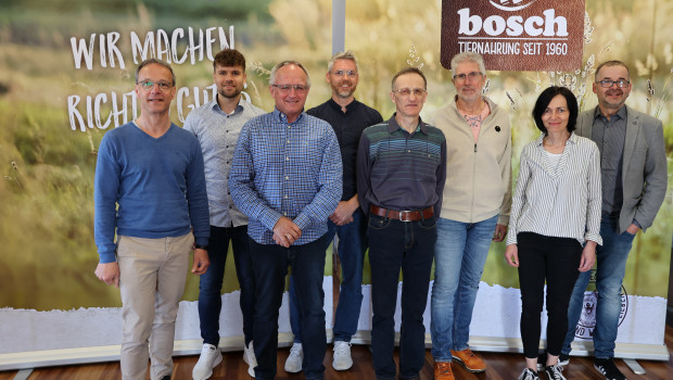 Change of generations at Bosch in one image (from left): director Gerd Kastler, Martin Kreiselmeyer, Reinhold Habel, Steffen Dill, Dr Ralf Nuhn, Dr Franz-Josef Neumann and the two managing directors Agathe and Wolfgang Heim.