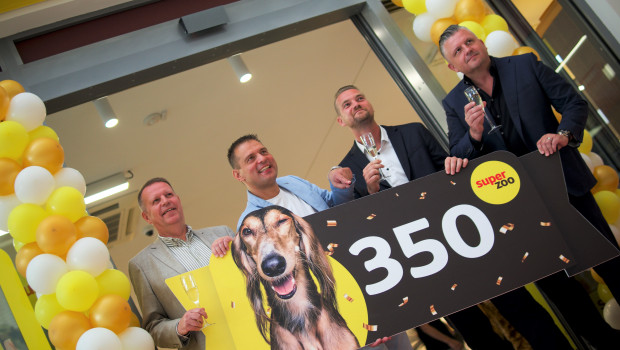 Welcoming the 350th store now opened by the Plaček Group. 