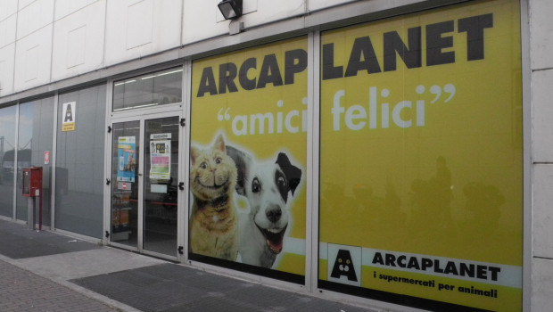 The standardised Arcaplanet stores stock a range of around 10 000 products.