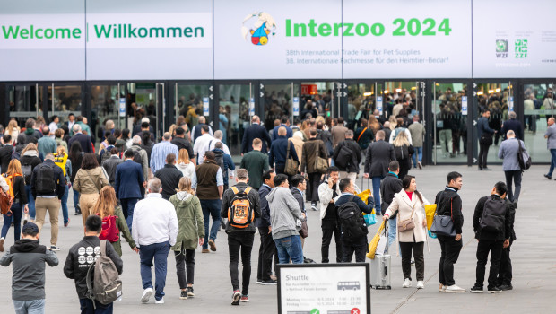 The entrance area was already very busy shortly before the start of the trade fair.