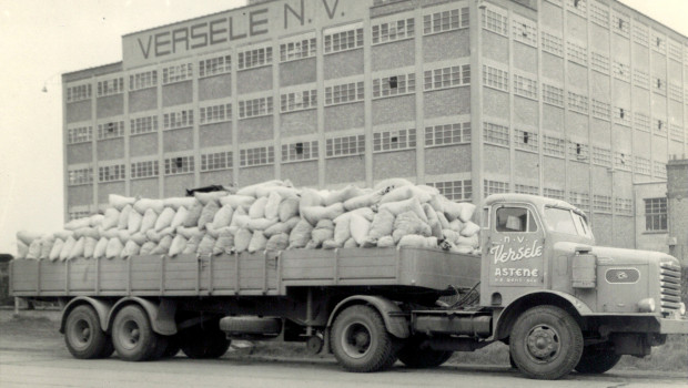 Over four generations (in the picture: 1937), Versele-Laga has evolved from being a small producer of cattle feed to an international manufacturer of high-grade food and care products for pets and livestock.
