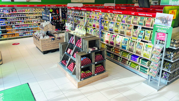 German pet product retailers were able to increase their market share of pet food further.