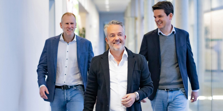 Director Christian Kümmel, company founder and  proprietor Torsten Toeller and director Dr Johannes  Steegmann celebrate another record year at Fressnapf. 