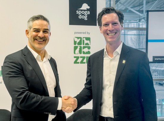 ZZF Managing Director Gordon Bonnet (right) and Sebastian Rosito &nbsp;from Koelnmesse announce their future collaboration for Spoga Dog.&nbsp;