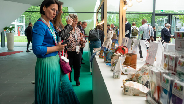 Women play a key role in the pet sector, and now they are being celebrated in Australia. In the picture: women at the world-leading Interzoo trade show.