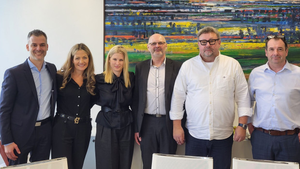 Agreement signed between Coveris and S&K Label (from left): Stefan Keck (group treasury director & M&A project manager, Coveris), Jo Ormrod (president of Paper business unit, Coveris), Silke Schimmerl (general counsel, Coveris), Miroslav Vrba (CEO S&K Label), Radek Svoboda (majority shareholder, S&K Label) and Andrew Joy (finance director of Paper business unit, Coveris).