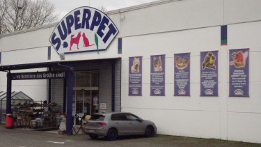 Fressnapf acquires Superpet stores