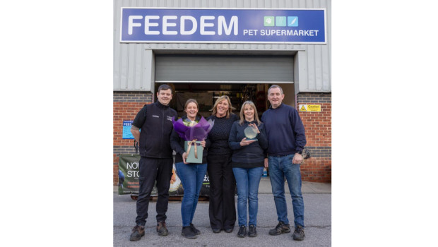 The Feedem team celebrating its award for Pet Retailer of the Year.