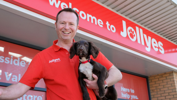 Joe Wykes, CEO of Jollyes: “Our performance in the first quarter underlines the effectiveness of our strategy, which consists in offering our customers extraordinary value.”