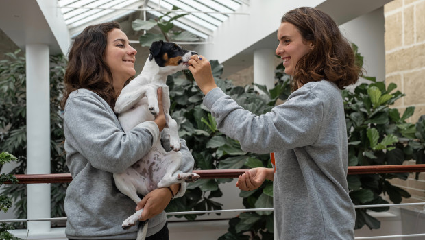 Madeleine Morley (left) and Paola Teulières are developing a sustainable business in the pet food segment.