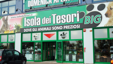 A new big store format in Italy