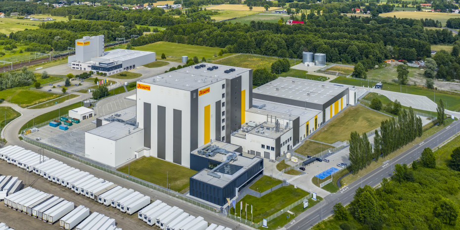 The new plant has its own gas-fired power station, which operates on the principle of combined heat, power and cooling (trigeneration). This means that heat, electricity and cooling are generated simultaneously in an integrated process. This enables Erbacher to reduce its ecological footprint.