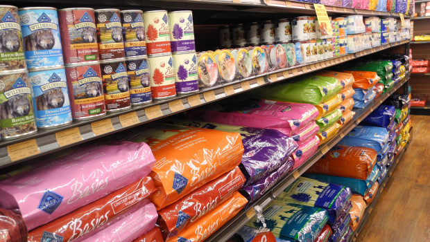The market for dog and cat food in the USA is expected to grow to 47.9 bn dollars by 2025.